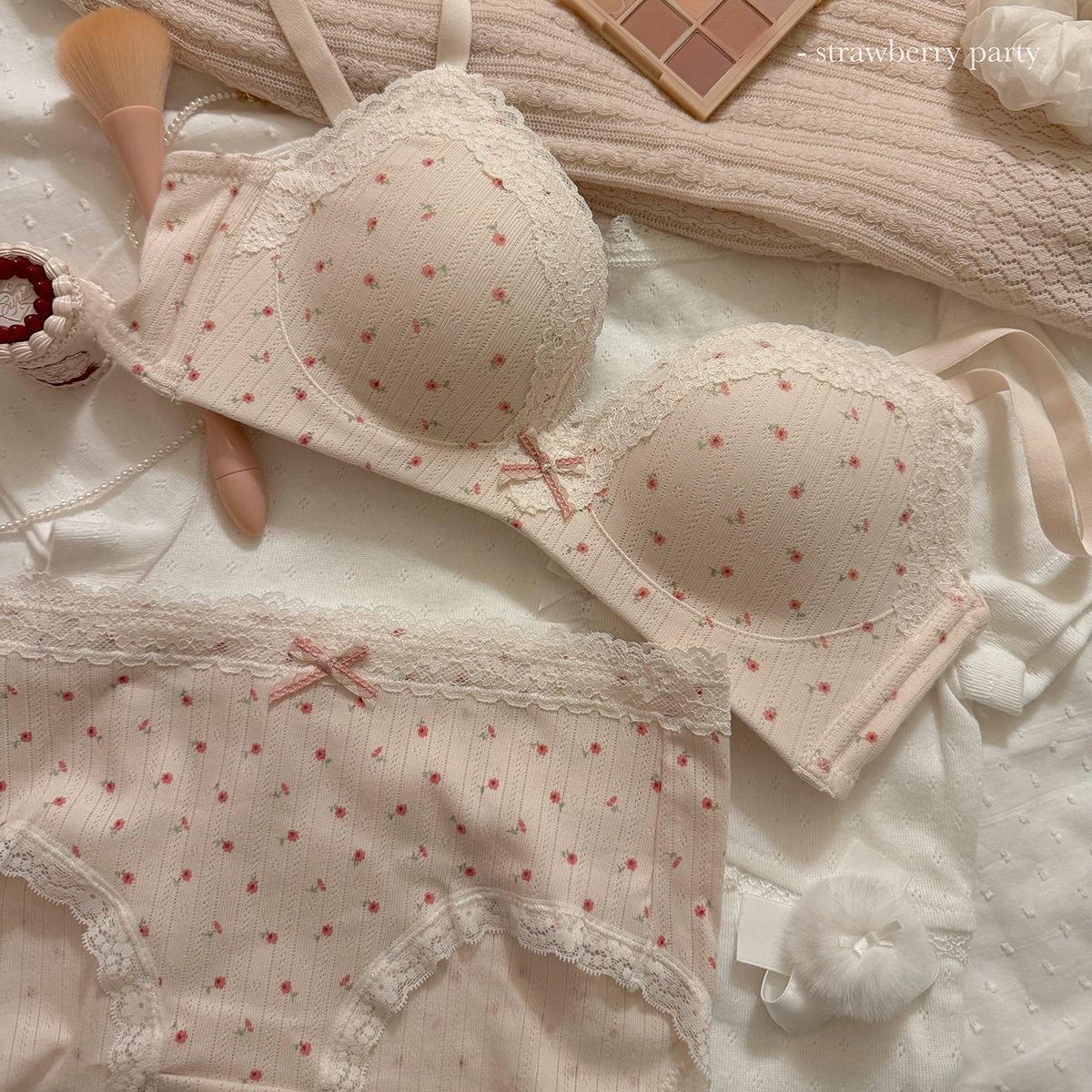 十代のセクシーなレースの花柄ブラセット快適な非鋼リング美背中 - Cotton Bra Everyday のレビューと価格