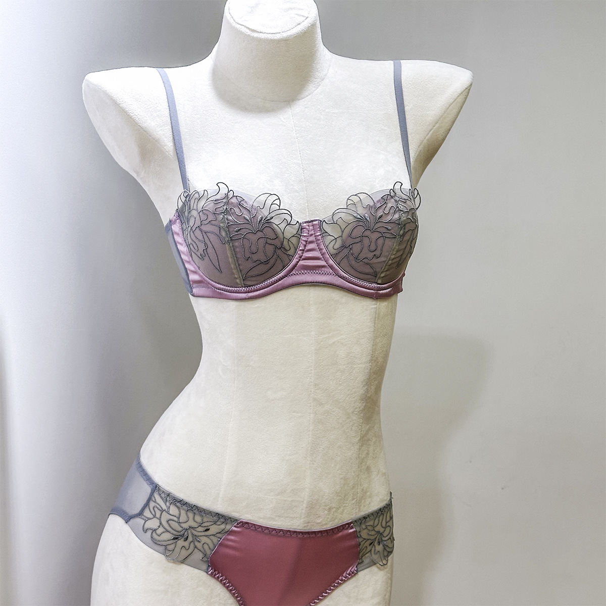 ピュルコーラル 2026 新作 花柄レース刺繍ランジェリーセ - Demi Bra Balconette のレビューと価格