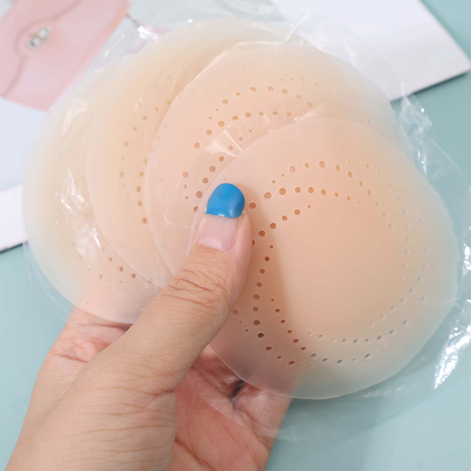 2-10 個目に見えない自己粘着胸パッド再利用可能な通気性の - Push Up Bra Silicone のレビューと価格